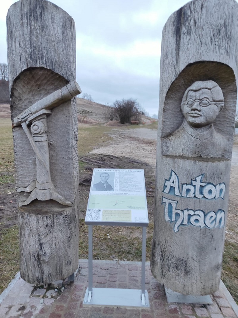 Thraen-Denkmal mit Erklrungstafel (Foto: Georg Thraen)